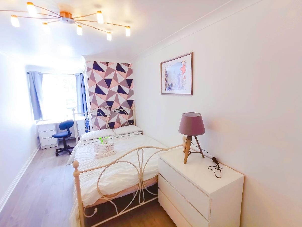 Modern And Spacious Double&King Bedrooms Both With Private Bathrooms Edimburgo Esterno foto